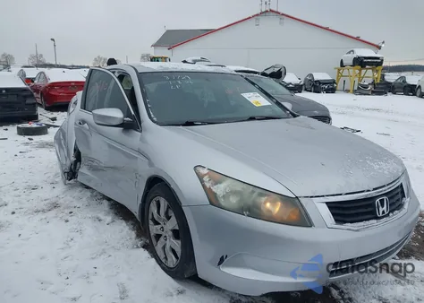 2008 Honda Accord 2.4 Lx z USA, uszkodzony, nr VIN 1HGCP26348A025626